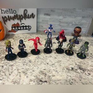 Advengers figures set